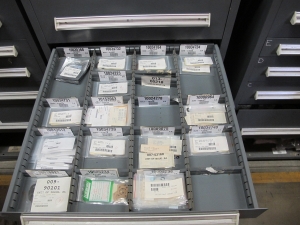 STANLEY VIDMAR HEAVY DUTY 5-DRAWER PARTS CABINET W/ CONTENTS (W-50) LOADING & HANDLING FEE $25-